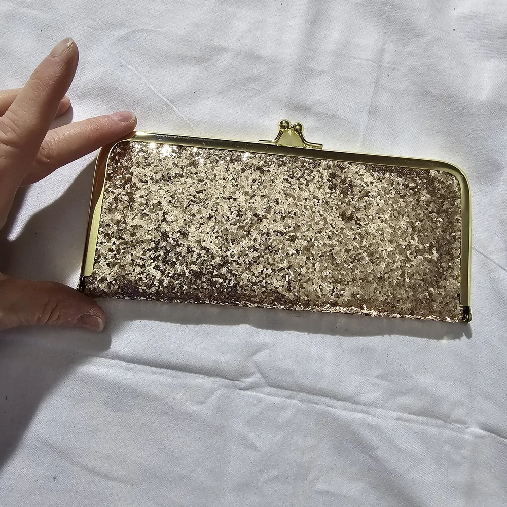Elegant Vintage Gold Glitter Vintage Wallet - Picture 4 of 14